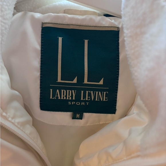 Beautiful, NWOT, Women’s Med. White Puffer. Cozy & Flattering, Slimming Waist. - Picture 8 of 8